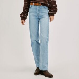 Levi’s Ribcage Straight Leg Light wash Jeans